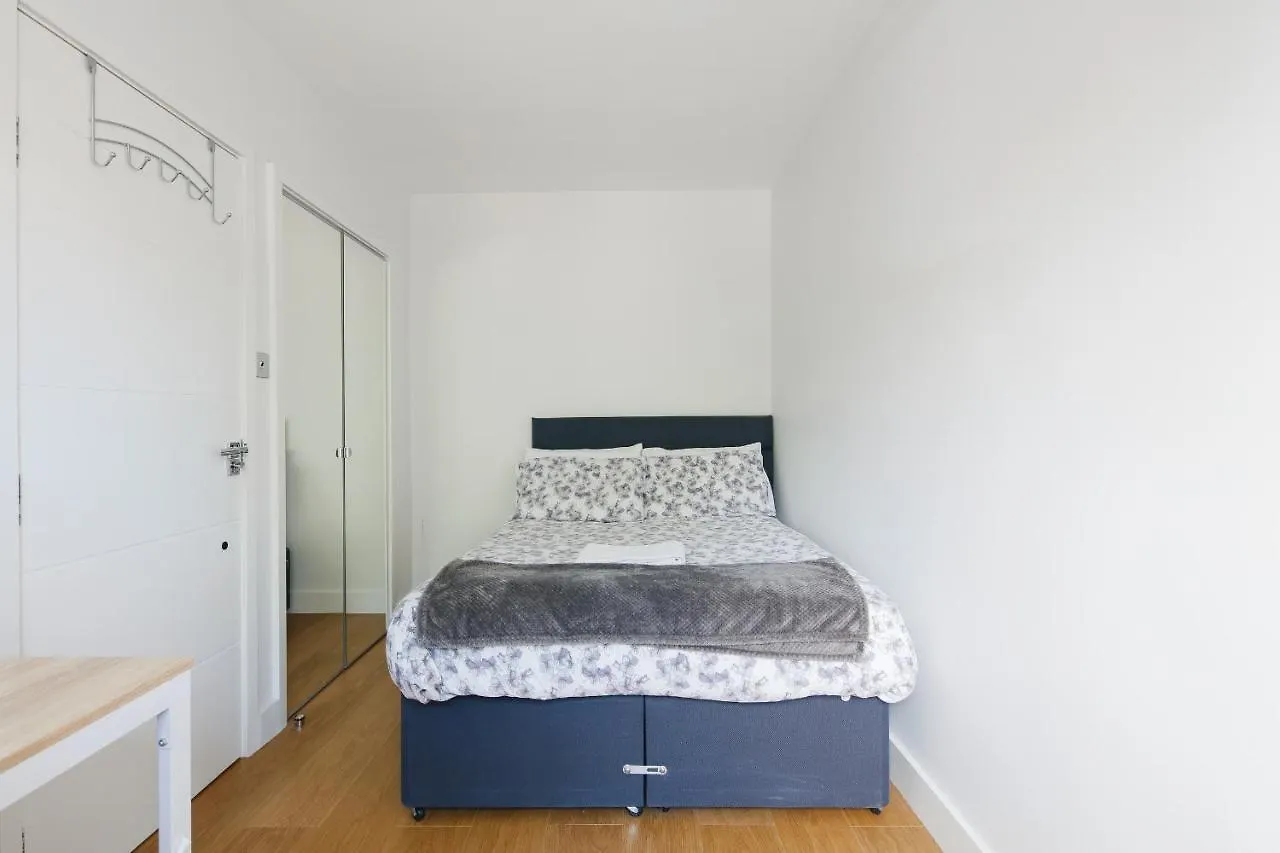 Bright & Welcoming Garden Flat Sleeps 6 In Style Apartment London United Kingdom