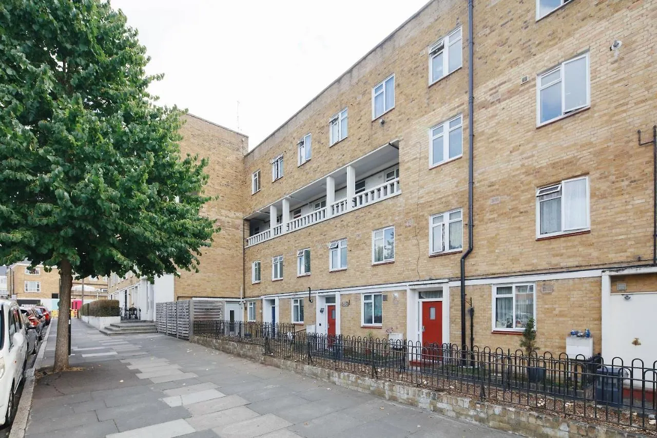 Bright & Welcoming Garden Flat Sleeps 6 In Style Apartment London
