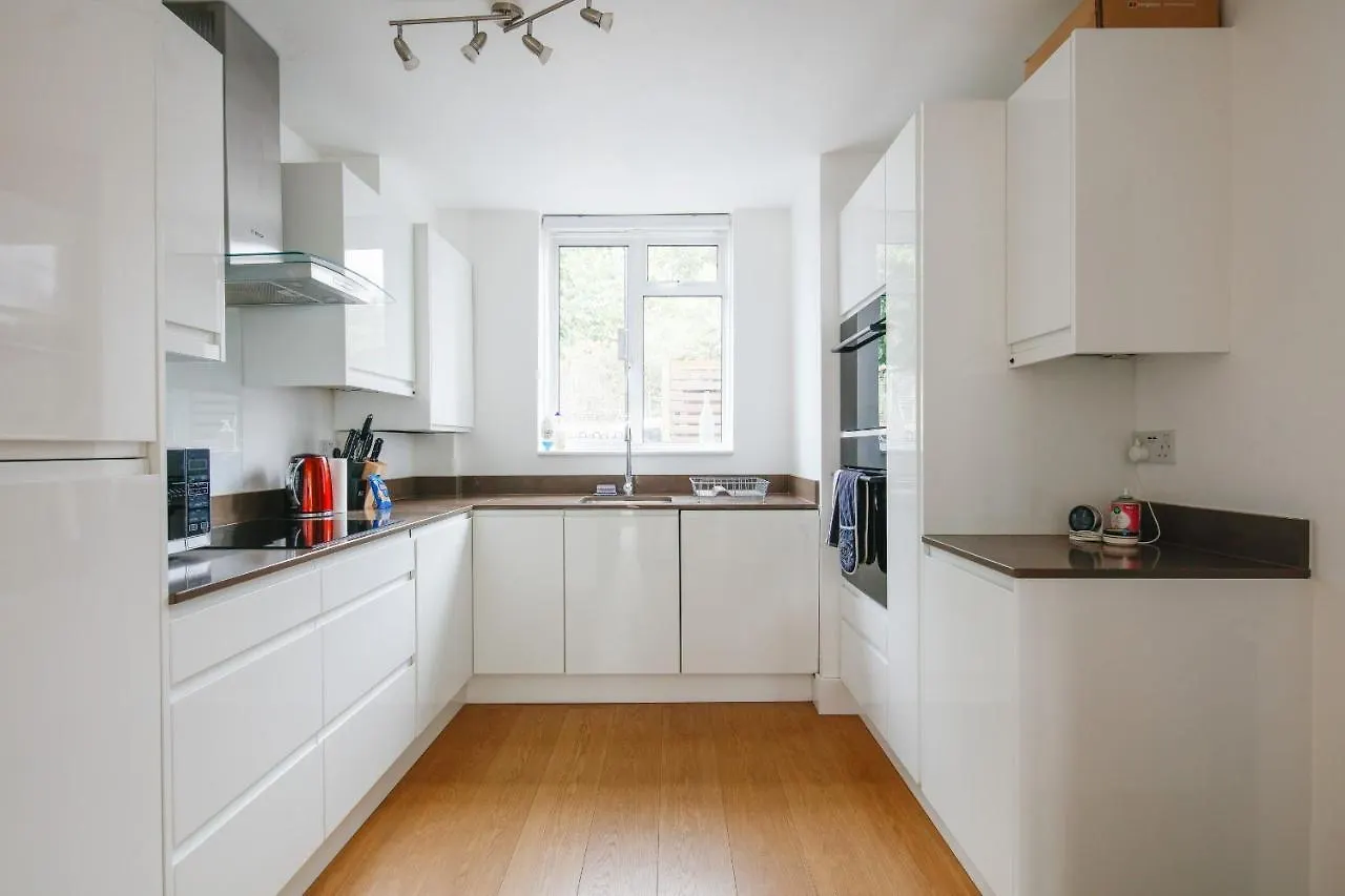 Bright & Welcoming Garden Flat Sleeps 6 In Style Apartment London 0*,