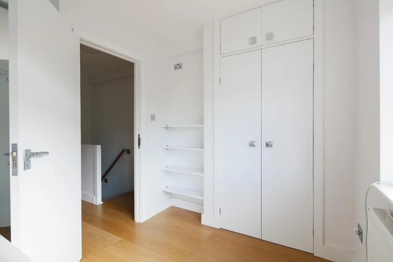 Bright & Welcoming Garden Flat Sleeps 6 In Style Apartment London